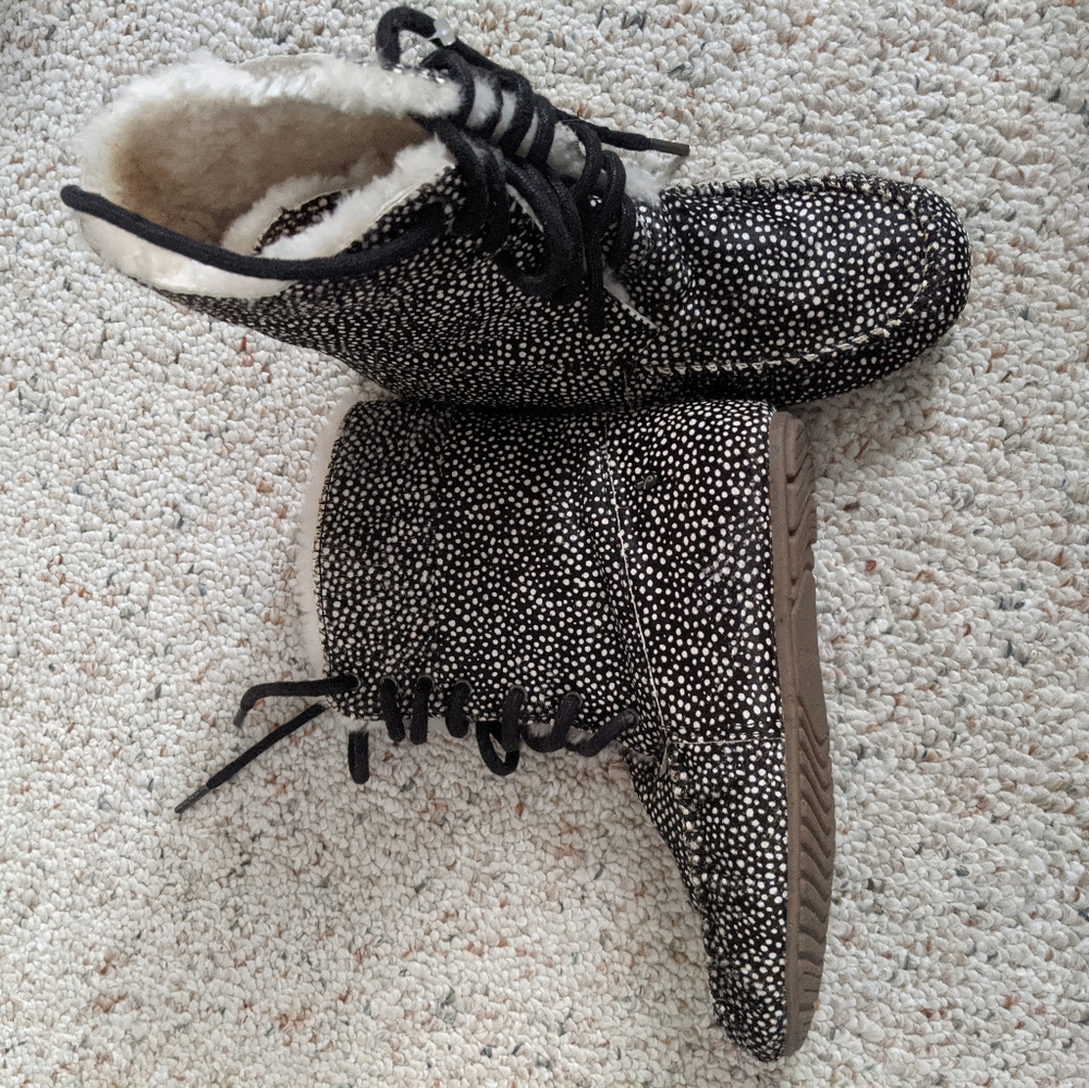 Size 7 Emu Australia fur boots